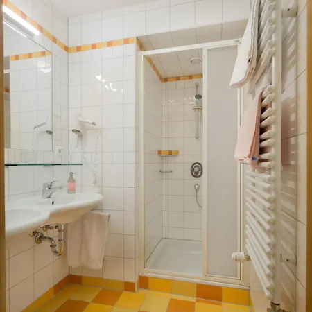 Neusacher Moser 3* ويسنسي