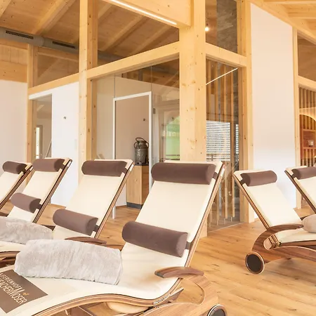 菲伦霍夫纽泽哈尔莫泽酒店 度假村 3*